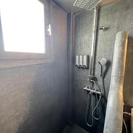 George's Point Of View דירה *