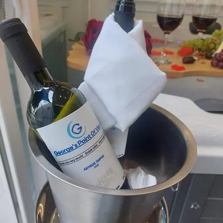 George's Point Of View 公寓