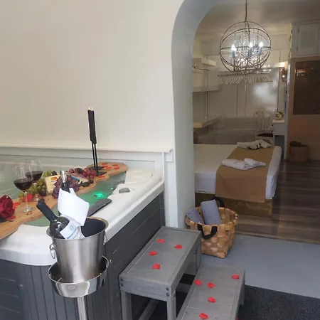 George's Point Of View Apartment Naoussa