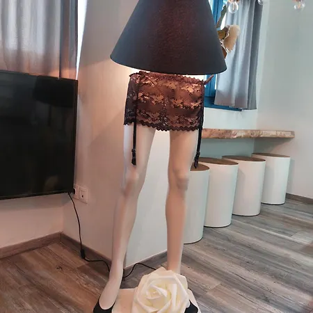 George's Point Of View נאוסה